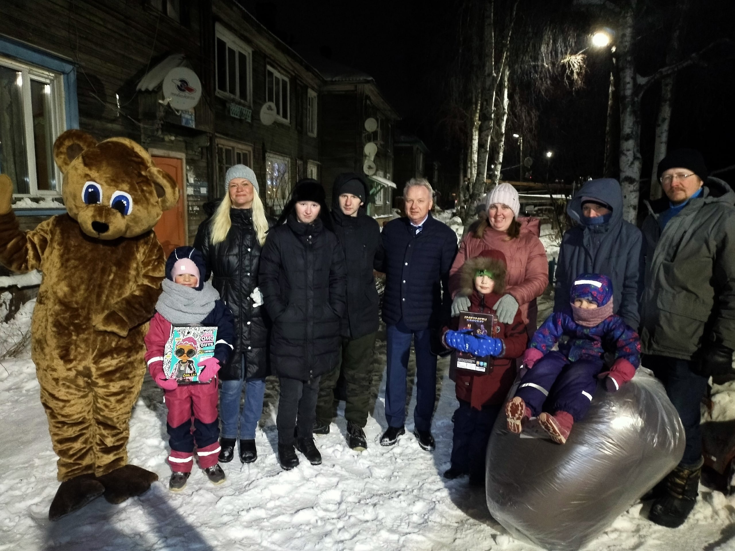 Депутат Александр Фролов исполнил новогодние желания детей мобилизованного